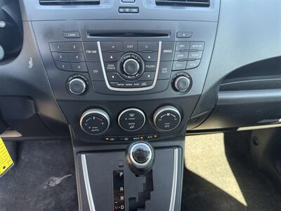 2015 Mazda Mazda5 Touring   - Photo 12 - Flushing, MI 48433