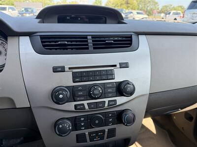 2009 Ford Focus SE - Photo 11 - Flushing, MI 48433