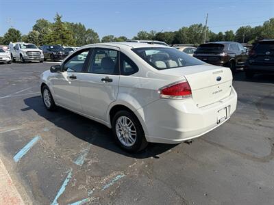 2009 Ford Focus SE - Photo 5 - Flushing, MI 48433