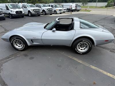 1979 Chevrolet Corvette L48  4 Speed Manual - Photo 3 - Flushing, MI 48433