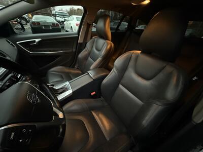 2017 Volvo V60 Cross Country T5 Premier AWD - Photo 13 - Flushing, MI 48433