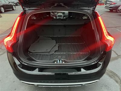 2017 Volvo V60 Cross Country T5 Premier AWD - Photo 26 - Flushing, MI 48433