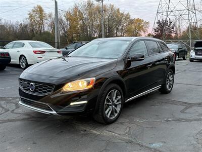 2017 Volvo V60 Cross Country T5 Premier AWD - Photo 2 - Flushing, MI 48433