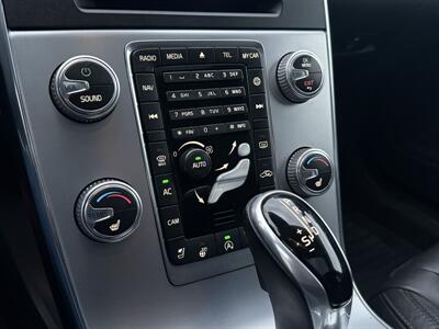 2017 Volvo V60 Cross Country T5 Premier AWD - Photo 15 - Flushing, MI 48433