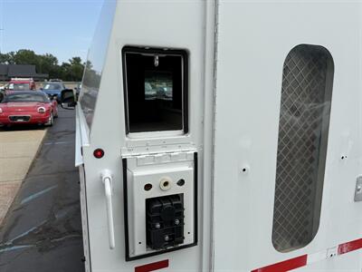 2013 Chevrolet Express 3500 Cutaway  Knapheide Service Body - Photo 24 - Flushing, MI 48433