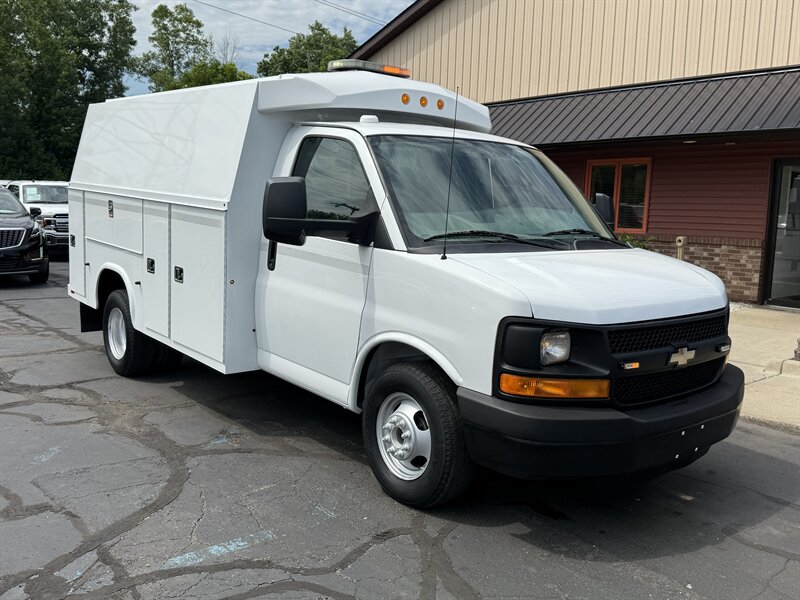2013 Chevrolet Express 3500 Cutaway Knapheide Service Body - Photo 1 - Flushing, MI 48433