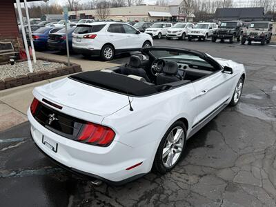2021 Ford Mustang EcoBoost  Premium Convertible - Photo 17 - Flushing, MI 48433