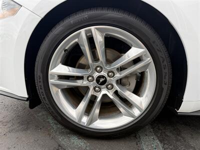 2021 Ford Mustang EcoBoost  Premium Convertible - Photo 8 - Flushing, MI 48433