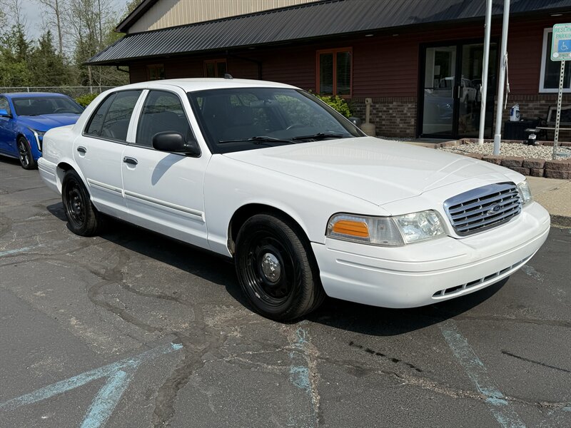 2010 Ford Crown Victoria Police Interceptor   - Photo 1 - Flushing, MI 48433
