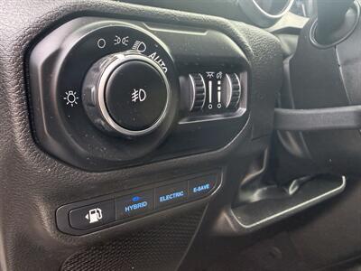 2022 Jeep Wrangler Unlimited Sahara 4xe   - Photo 15 - Flushing, MI 48433