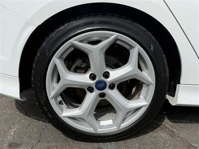 2014 Ford Focus ST - Photo 11 - Flushing, MI 48433