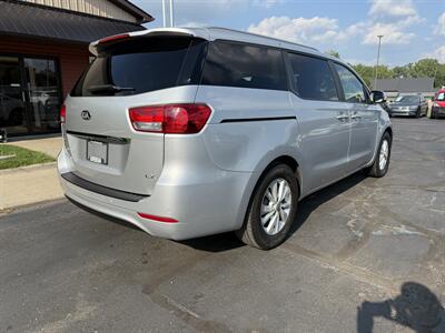 2017 Kia Sedona LX   - Photo 5 - Flushing, MI 48433