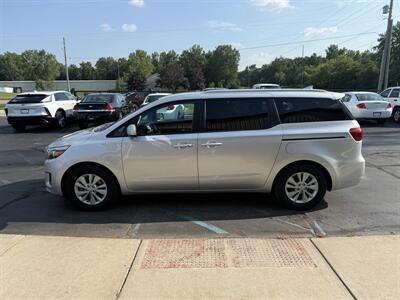 2017 Kia Sedona LX   - Photo 8 - Flushing, MI 48433