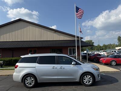 2017 Kia Sedona LX   - Photo 4 - Flushing, MI 48433