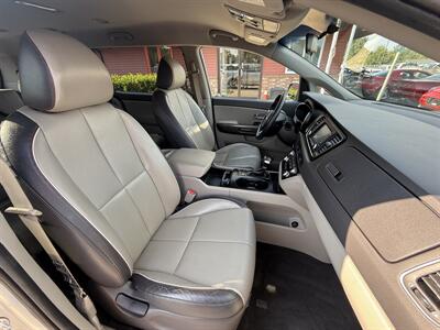 2017 Kia Sedona LX   - Photo 29 - Flushing, MI 48433