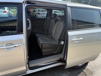 2017 Kia Sedona LX   - Photo 20 - Flushing, MI 48433