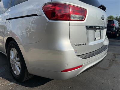 2017 Kia Sedona LX   - Photo 32 - Flushing, MI 48433