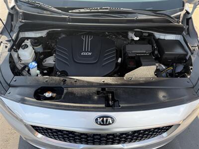 2017 Kia Sedona LX   - Photo 35 - Flushing, MI 48433