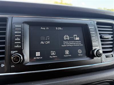 2017 Kia Sedona LX   - Photo 13 - Flushing, MI 48433