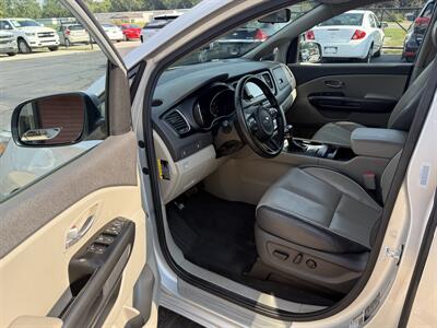 2017 Kia Sedona LX   - Photo 9 - Flushing, MI 48433