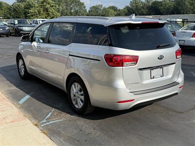 2017 Kia Sedona LX   - Photo 7 - Flushing, MI 48433