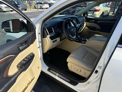 2015 Toyota Highlander Limited AWD - Photo 9 - Flushing, MI 48433