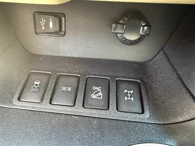 2015 Toyota Highlander Limited AWD - Photo 17 - Flushing, MI 48433