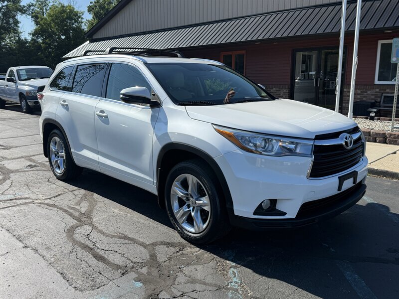 2015 Toyota Highlander Limited  AWD - Photo 1 - Flushing, MI 48433