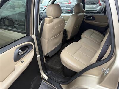 2006 Chevrolet Trailblazer LT 4WD  5.3L V8 - Photo 18 - Flushing, MI 48433