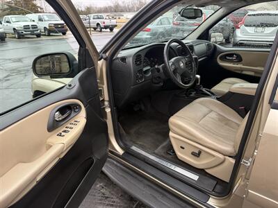 2006 Chevrolet Trailblazer LT 4WD  5.3L V8 - Photo 9 - Flushing, MI 48433