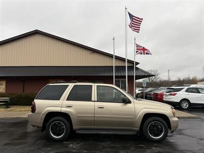 2006 Chevrolet Trailblazer LT 4WD  5.3L V8 - Photo 5 - Flushing, MI 48433