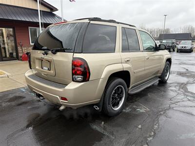 2006 Chevrolet Trailblazer LT 4WD  5.3L V8 - Photo 4 - Flushing, MI 48433