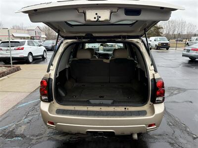 2006 Chevrolet Trailblazer LT 4WD  5.3L V8 - Photo 21 - Flushing, MI 48433