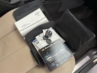 2006 Chevrolet Trailblazer LT 4WD  5.3L V8 - Photo 26 - Flushing, MI 48433