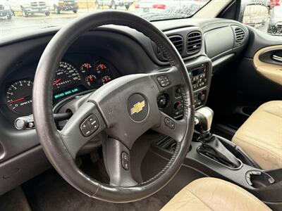 2006 Chevrolet Trailblazer LT 4WD  5.3L V8 - Photo 14 - Flushing, MI 48433