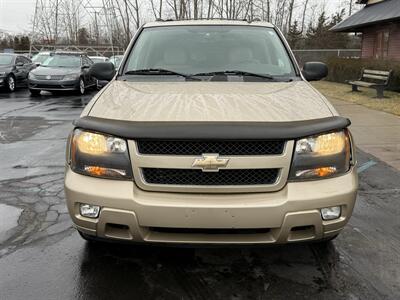 2006 Chevrolet Trailblazer LT 4WD  5.3L V8 - Photo 2 - Flushing, MI 48433