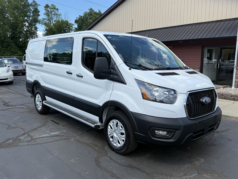 2024 Ford Transit 250 130WB Low Roof Cargo - Photo 1 - Flushing, MI 48433