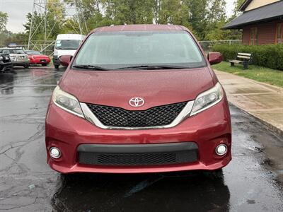2017 Toyota Sienna SE 8-Passenger   - Photo 2 - Flushing, MI 48433