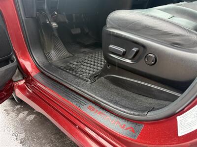 2017 Toyota Sienna SE 8-Passenger   - Photo 38 - Flushing, MI 48433