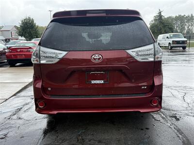 2017 Toyota Sienna SE 8-Passenger   - Photo 6 - Flushing, MI 48433