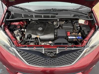 2017 Toyota Sienna SE 8-Passenger   - Photo 47 - Flushing, MI 48433