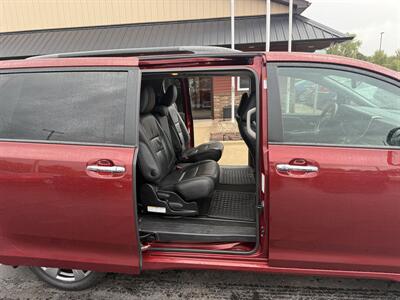 2017 Toyota Sienna SE 8-Passenger   - Photo 33 - Flushing, MI 48433