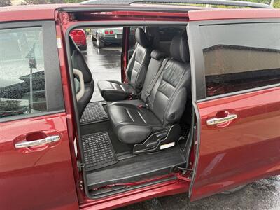 2017 Toyota Sienna SE 8-Passenger   - Photo 13 - Flushing, MI 48433