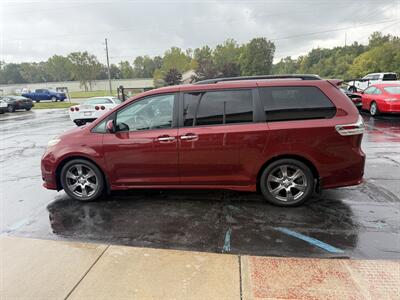 2017 Toyota Sienna SE 8-Passenger   - Photo 8 - Flushing, MI 48433