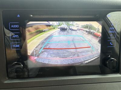2017 Toyota Sienna SE 8-Passenger   - Photo 22 - Flushing, MI 48433