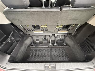 2017 Toyota Sienna SE 8-Passenger   - Photo 28 - Flushing, MI 48433