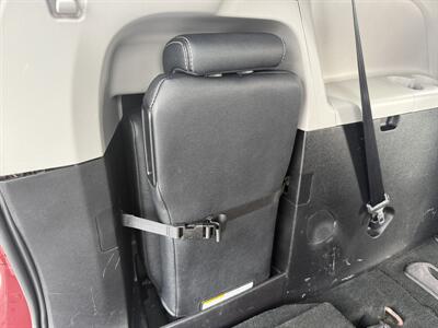 2017 Toyota Sienna SE 8-Passenger   - Photo 30 - Flushing, MI 48433