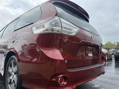 2017 Toyota Sienna SE 8-Passenger   - Photo 36 - Flushing, MI 48433