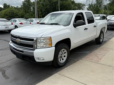 2011 Chevrolet Silverado 1500 LT Crew Cab  4X4 - Photo 3 - Flushing, MI 48433