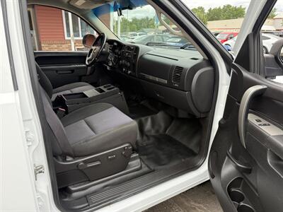 2011 Chevrolet Silverado 1500 LT Crew Cab  4X4 - Photo 28 - Flushing, MI 48433